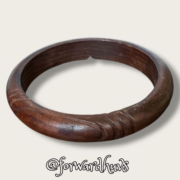 Carved Wooden Bangle Bracelet – Natural and Elegant - Picture 1 of 6
